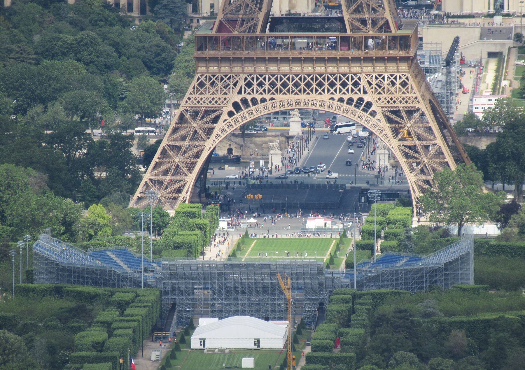 Aerial photograph of the Champ-de-Mars beneath the Eiffel Tower